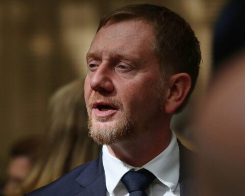 Michael Kretschmer (CDU), Ministerpräsident Sachsens, fordert Gesprächsbereitschaft mit allen Parteien.