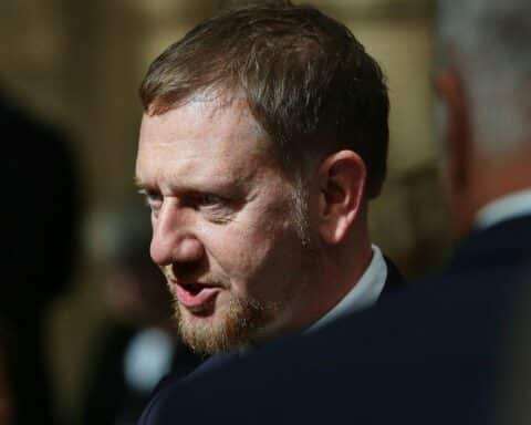 Michael Kretschmer (CDU), Porträt im Archiv: Ablehnung von Kooperation und „Brandmauer“-Debatte.