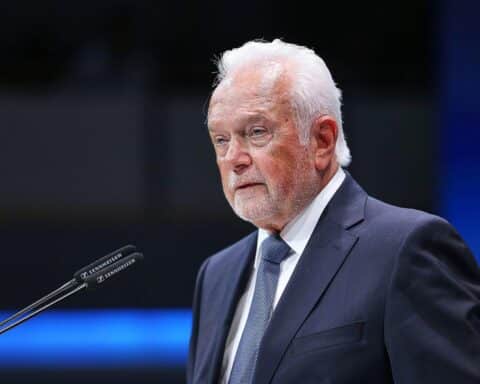 Wolfgang Kubicki (Archiv) vor dem Hintergrund deutscher Politik: Kritik an Kabinettsumbildung von Kanzler Merz.