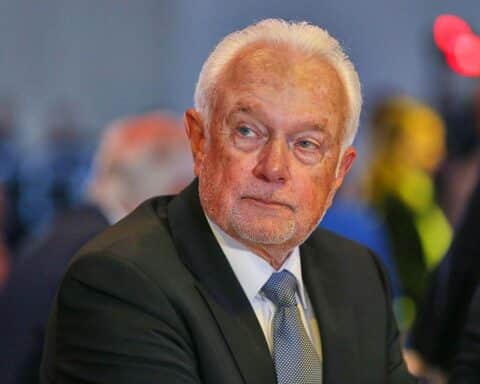Wolfgang Kubicki kritisiert als FDP-Chef Forderungen von CDU/SPD nach neuen Ausnahmen von der Schuldenbremse.