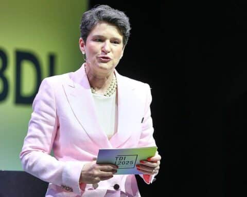 Tanja Gönner warnt vor AfD-Regierungsbeteiligung und deren wirtschaftlichen Folgen für Deutschland.