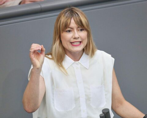 Clara Bünger (Archivfoto) warnt vor Plänen zur Abschaffung der Informationsfreiheit in Deutschland.