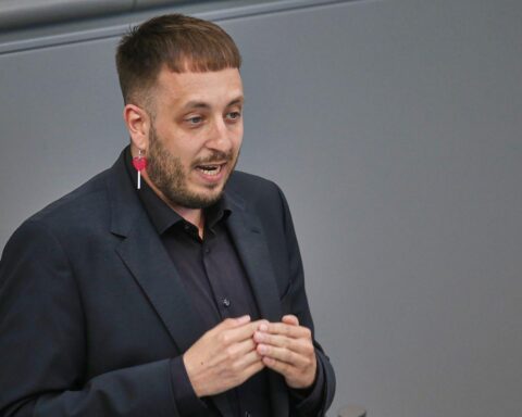 Maik Brückner (Archiv) kritisiert den Umgang der CDU-Familienministerin mit „Demokratie leben“.