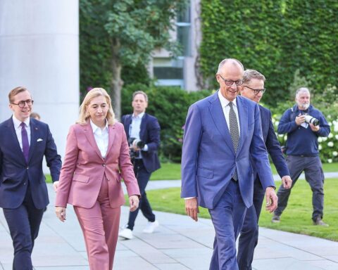 Merz, Linnemann und Linken-Politiker Amthor; Gesundheitsministerwechsel, Kabinettsumbau: Warken, Linnemann, Merz im Foto.
