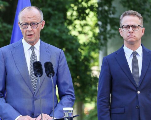 Merz und Linnemann bei einer Pressebegegnung, bevor Linnemann voraussichtlich Gesundheitsminister wird.
