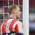 Manuel Neuer deutet sein Karriereende an, posiert im Bayern-Trainingslager am Tegernsee.