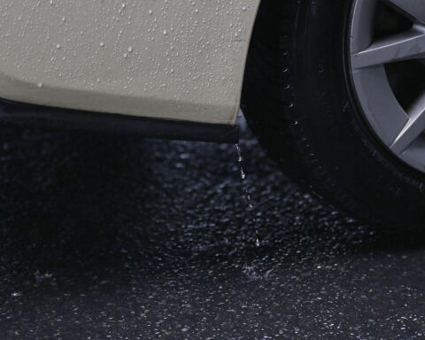Regenwetter (Archiv): regennasse Autobahn, Unfallstellen an A38 und A9, Polizei ermittelt.