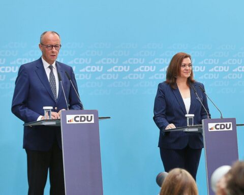 Friedrich Merz und Franziska Hoppermann vor dem Konrad-Adenauer-Haus, Personalwechsel in der CDU.