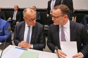 Friedrich Merz und Jens Spahn im Archivfoto, Politikerbild zum Rücktritt Spahns.