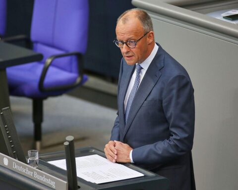 Friedrich Merz gibt Regierungserklärung zur innenpolitischen Lage im Bundestag ab.
