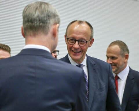 Friedrich Merz und Steffen Bilger im Archivbild, während Merz Steffen Bilger als Verkehrsminister vorschlägt.