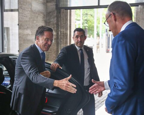 Mark Rutte, Friedrich Merz und Boris Pistorius bei Kabinettssitzung im Verteidigungsministerium.