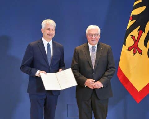 Steffen Bilger und Frank-Walter Steinmeier bei einem Foto-Termin in Berlin.