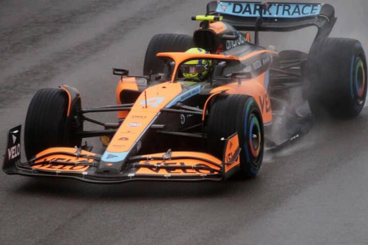 Lando Norris im McLaren feiert nach dem Qualifying in Budapest die Pole-Position vor Lewis Hamilton.