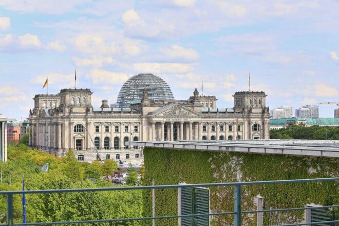 Nouripour verteidigt Bundestag gegen Kritik an langsamen Verfahren