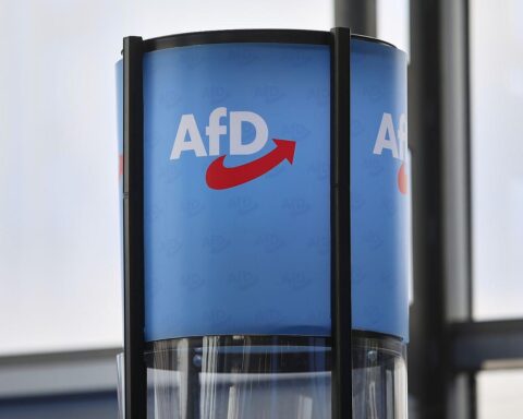 AfD-Logo (Archiv) als Symbolbild, während Peter Sloterdijk die Partei scharf kritisiert.