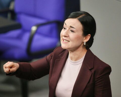 Paula Piechotta warnt vor längeren Wartezeiten auf Psychotherapie durch geplante Budgetierung.
