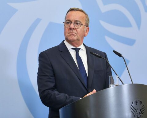 Boris Pistorius spricht kritisch über AfD und deren Zugang zu geheimen Informationen.