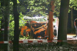 Polizei sucht nach Tatverdächtigen nach Todesfahrt eines Kleintransporters beim Berliner CSD im Tiergarten.