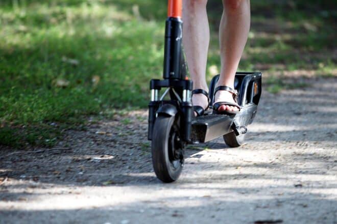 Polizei stellt mutmaßlich getunte E-Scooter sicher