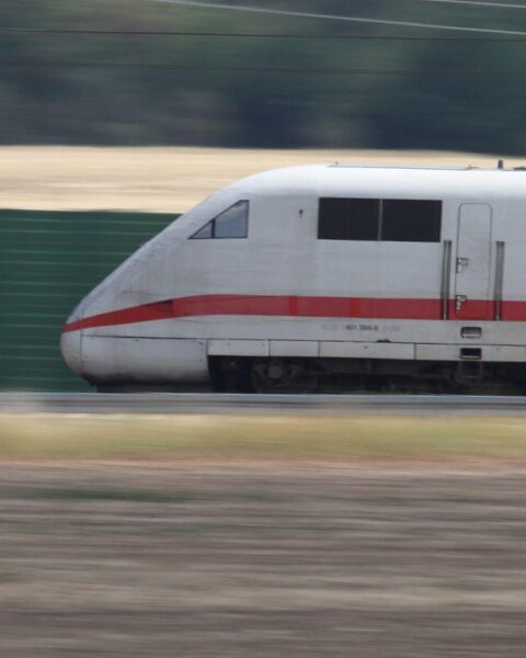 Ein ICE 1 (Archiv) in Deutschland, symbolisiert die Förderung der ERTMS-Umrüstung von Zügen und Infrastruktur.