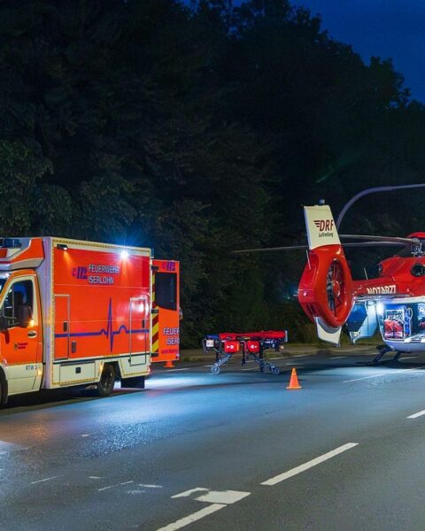 Schwerer Unfall: Quadfahrer im Graben eingeklemmt, Rettungseinsatz mit Rettungshubschrauber bei Iserlohn.