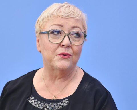 Evelyn Zupke (Archiv) kritisiert AfD wegen des Singens der DDR-Nationalhymne auf einer Veranstaltung.