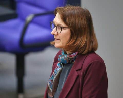 Franziska Kersten (Archiv) begrüßt die Tarifeinigung für die Ernährungsindustrie, Lohnangleichung bis 2031.