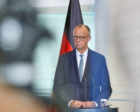 Friedrich Merz bespricht NATO-Themen und Menschenrechtsverletzungen in der Türkei beim Gipfel.