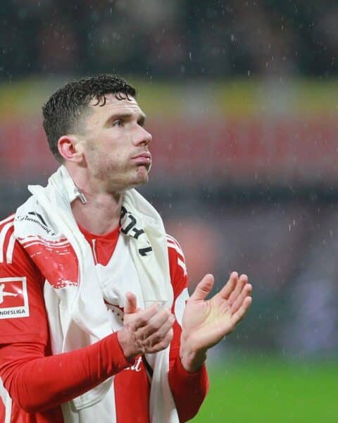 Robin Gosens im Schalke 04-Porträt, Vereinsankündigung: Vertrags-Leihe von AC Florenz, Rückennummer 8.