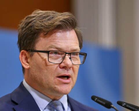 Bundesumweltminister Carsten Schneider in Dublin vor Verhandlungen zur EU-Emissionshandelsreform.