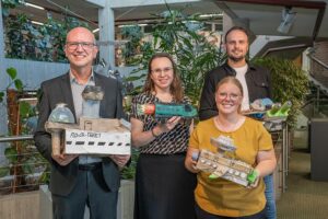 Vernissage der Ausstellung „Kunst & Mobilität“ mit kreativen Schülerarbeiten im Kreishaus Ludwigsburg.