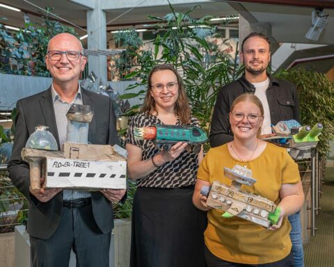 Vernissage der Ausstellung „Kunst & Mobilität“ mit kreativen Schülerarbeiten im Kreishaus Ludwigsburg.