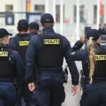 Dänische Polizei bei einem Schusswaffenvorfall in Nörresundby, Archivfoto, Einsatzkräfte und gesicherter Bereich.