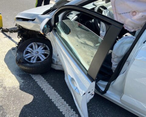 Unfallwagen VW Polo und Lamborghini bei Braunlage, beschädigt nach Kollision; Polizei und Rettungseinsatz.