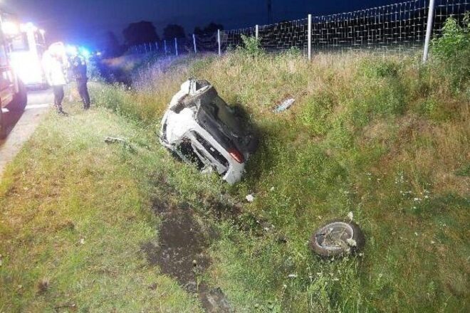 Schwerer Unfall auf der A1 bei Horstedt: Tesla-Fahrerin alkoholisiert