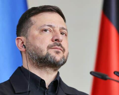 Wolodymyr Selenskyj im Archivfoto, während über Kiew ein ballistischer Raketenangriff vermutet wird.