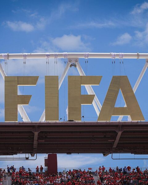 FIFA-WM-Logo als Archivfoto, dazu Spanien siegt 1:0 nach Verlängerung – Torjubel.