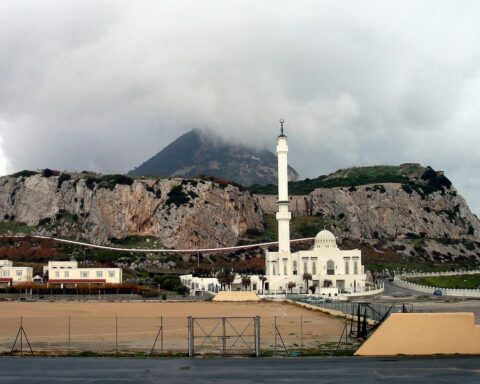 Grenzübergang Gibraltar: Zaun und beendete Grenzkontrollen zwischen Spanien und der britischen Exklave.