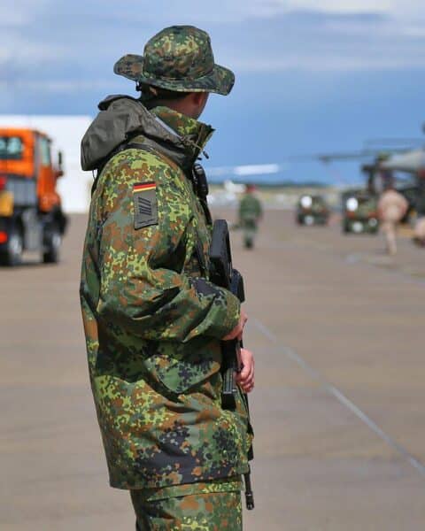 Archivfoto: Bundeswehrsoldat, während Ermittlungen wegen angeblicher Diebstähle in Kabul im Artikel thematisiert werden.