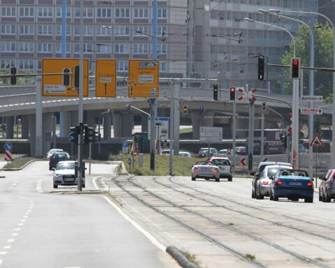 Unterzeichneter Start zur Neugestaltung des Riebeckplatzes in Halle (Saale): Bauprojekt-Zukunftszentrum.
