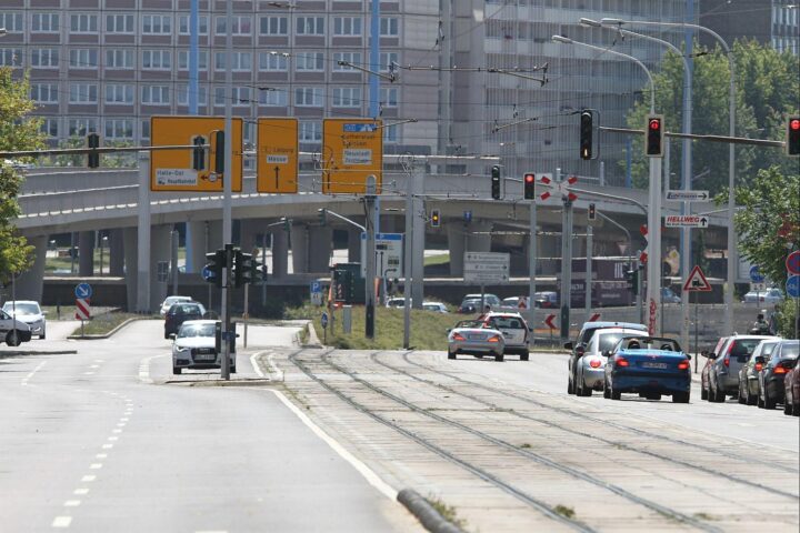 Unterzeichneter Start zur Neugestaltung des Riebeckplatzes in Halle (Saale): Bauprojekt-Zukunftszentrum.