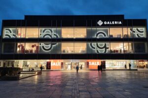 Archivfoto von Galeria Kaufhof: Warenhausfassade, Symbol für Gespräche über Zukunft von 33 Standorten.