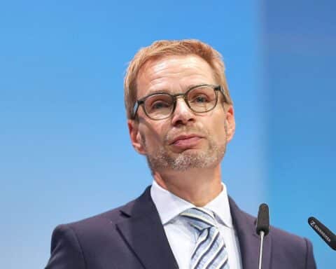 Reiner Holznagel diskutiert Steuerreform, warnt vor schlechten Kompromissen und kritisiert hohe Staatsausgaben.