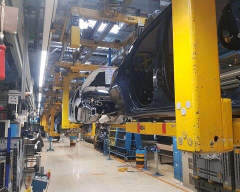 Archivfoto einer Autoproduktion, passend zur verbesserten Stimmung der deutschen Unternehmen.