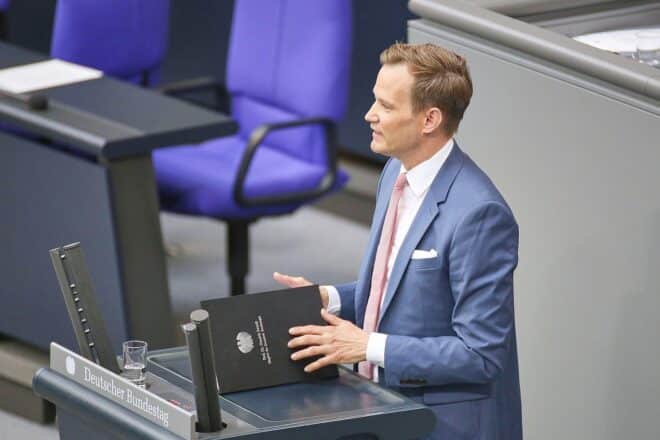 Streeck will Verbot von süßen Vape-Aromen
