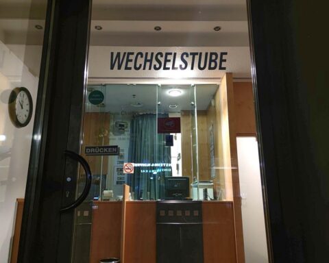 Wechselstube in Seoul (Archiv), Symbol für die geplante stärkere internationale Nutzung des Won.