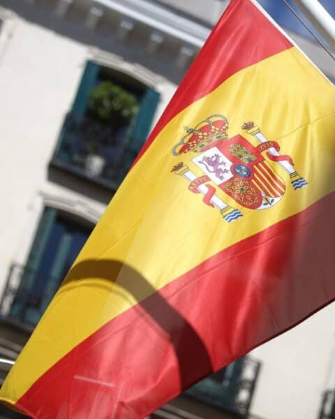 Spanische Fahne im Archiv; TKMS-Chef Oliver Burkhard fordert europäische Werft-Konsolidierung.