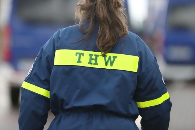 Technisches Hilfswerk bringt Sauerstoff in Gewässer in Dortmund