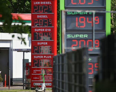 Archivfoto einer Tankstelle: steigende Teuerung in Berlin und Brandenburg, teurere Heizöl- und Dienstleistungenpreise.